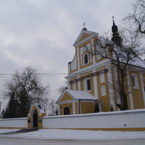 Powiększ obraz: Kościół Parafialny św. Wojciecha w Bielinach
