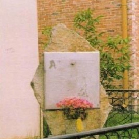 Powiększ obraz: Kamień Pamięci w Bielińcu